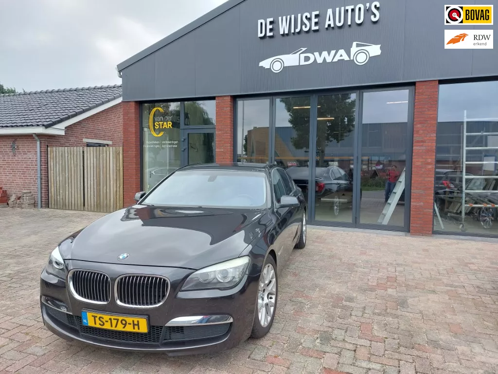 BMW 7-serie 750i Executive 4.4L 8 cilinder 408 pk YOUNGTIMER